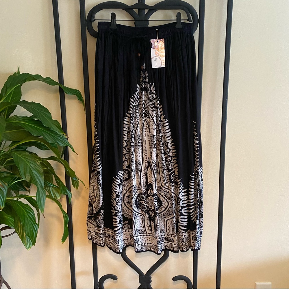 Elegant Black and White Skirt